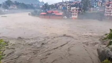 Himachal Pradesh Rain : हिमाचल प्रदेशात मुसळधार पाऊस; चंदीगड-मनाली राष्ट्रीय महामार्गावरील वाहतूक ठप्प