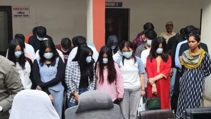 रात्रीस खेळ चाले! १५० कंप्यूटर, १४० मोबाईल अन् नोटांचा ढीग…, १५ तास चाललेल्या छाप्यात मुलींसह ८५ जणांना अटक