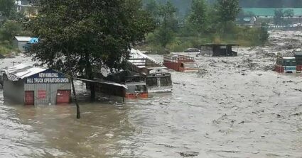 जम्मू-काश्मीरसह पंजाब, हिमाचल प्रदेशात मुसळधार पाऊस; अनेक नद्यांना पूर; गावे बुडाली