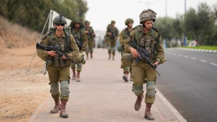 Israel Hamas War : इस्रायलच्या हमासविरोधी कारवायांना वेग; गाझातील हवाई हल्ल्यात ३३ जणांचा मृत्यू