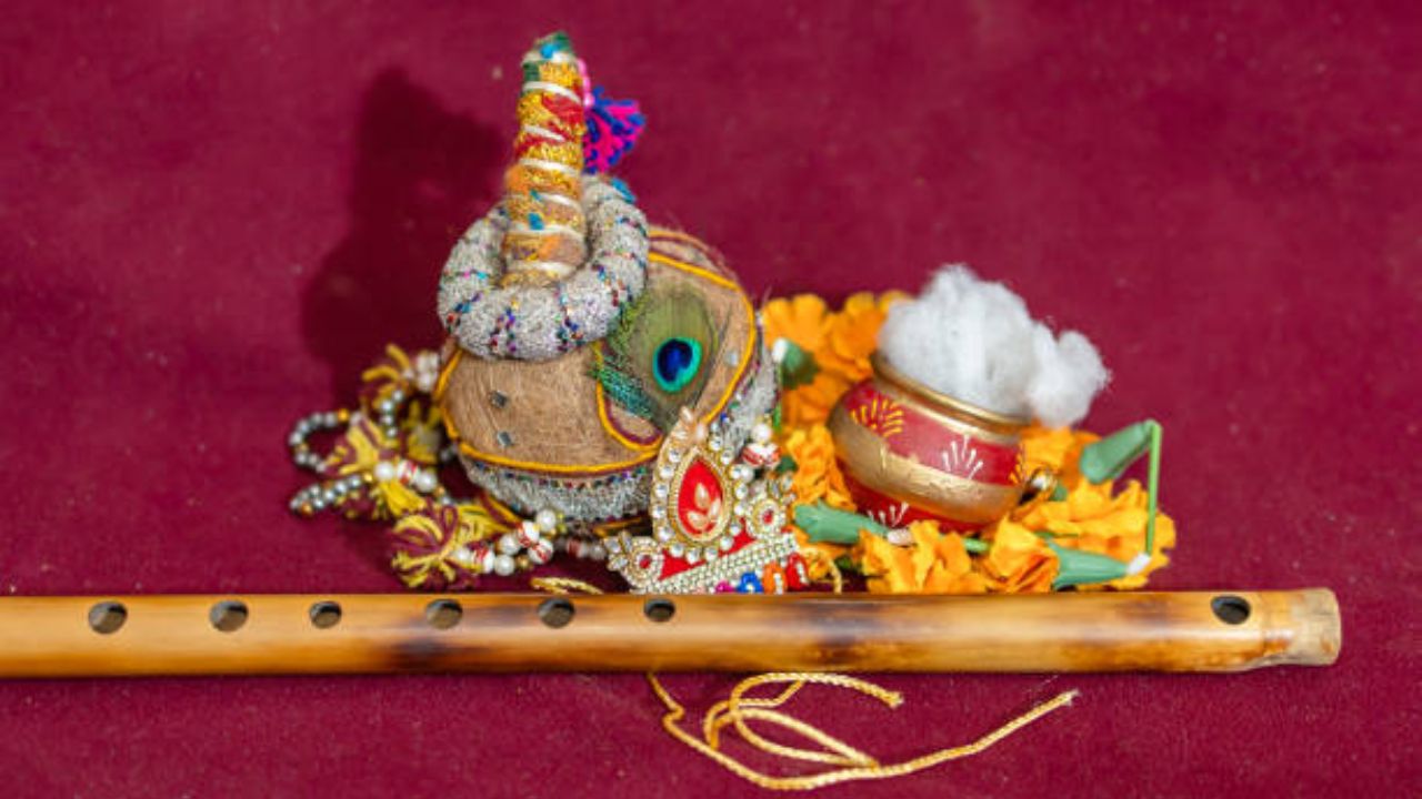 Krishna Janmashtami 2025 Janmashtami Bansuri Upay Wealth Will Double