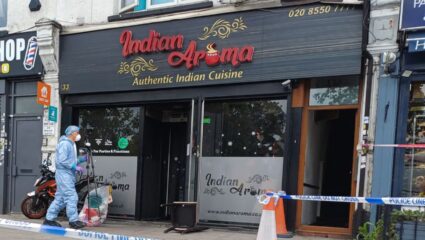 Indian Aroma London : आत नेमकं काय घडलं? लंडनमधील एका भारतीय रेस्टॉरंटमध्ये आग लावून… ‘हा’ VIDEO जरूर पाहा