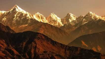 Uttarakhand Hill Stations : पंचचुली शिखरांच्या कुशीत वसलेलं स्वर्गीय मुन्सियारी…निसर्गाचा खजिनाच जणू