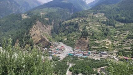 उंच उंच पर्वत, खळखळणारे धबधबे, हिरवीगार पठारं, पर्यटकांची पहिली पसंती; तरीही उत्तराखंडमधील ५ जिल्हे का आहेत धोकादायक?