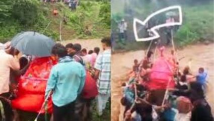 Nandurbar News : नंदुरबारमधील आदिवासीच्या अडचणी मृत्यूनंतरही थांबेना, नदीवर पूल नसल्याने वाहत्या नदीच्या पाण्यातून मृतदेह