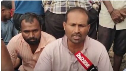 Solapur : रस्ता नसल्याने उपचारास विलंब १० लोकांचा मृत्यू , ग्रामस्थांचा चिखलात ठिय्या आंदोलन
