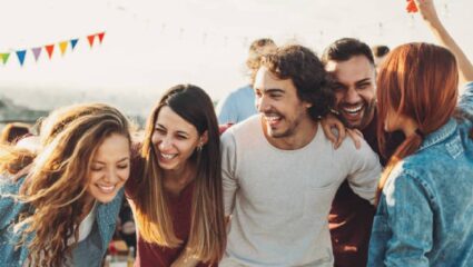 Friendship Day 2025: ‘जगायला शिकवते ती मैत्री’, नियमाच्या पलीकडील नातं, योग्य निवड आणि आयुष्यभराचा खजिना
