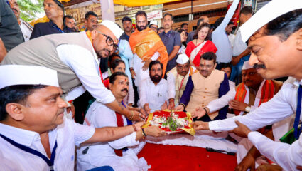 संतश्रेष्ठ श्री ज्ञानेश्वर महाराज समाधी मंदिरावर सुवर्ण कलशारोहण; मुख्यमंत्री फडणवीस म्हणाले, “पसायदानाद्वारे अखिल…”;