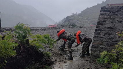 Uttarakhand Cloudburst: उत्तरकाशीत लष्कराचे ऑपरेशन ‘धराली’; ३५७ नागरिकांचे रेस्क्यू तर ८ सैनिक अन्…