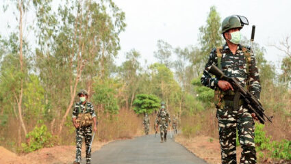 Jharkhand Naxal Attack: झारखंडमध्ये नक्षलवाद्यांनी केला IED ब्लास्ट; CRPF चे दोन जखमी जवान
