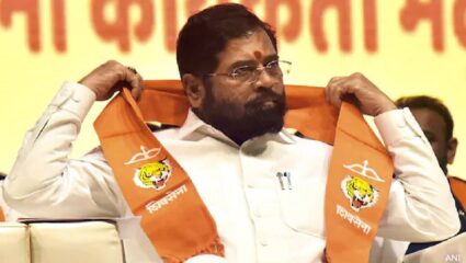 Eknath Shinde: मोठी बातमी! उद्धव ठाकरेंना मोठा धक्का; तेजस ठाकरेंचा शिवसेनेत प्रवेश