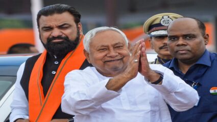 Bihar Election 2025 : १०० रुपये परीक्षा शुल्क, उद्योगांना अनुदान; गांधी मैदानातून नितीश कुमार यांच्या ४ मोठ्या घोषणा
