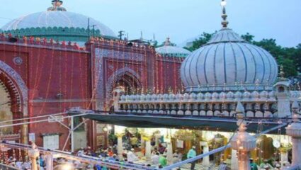 Nizamuddin Dargah Roof Collapse :  निजामुद्दीन दर्गा परिसरात मोठी दुर्घटना, हुजराचे छत कोसळले, ५ जणांचा मृत्यू