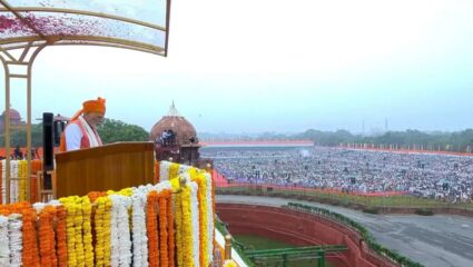 सकाळी उठल्यापासून रात्री झोपेपर्यंत सामान्य माणूस भरतो 25 कर; PM मोदींची करसुधारणांवर ‘ही’ मोठी घोषणा