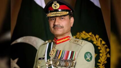 लवकरच युद्ध होणार या भविष्यवाणीला नेमकं म्हणायचा का? अमेरिकेच्या दौऱ्यावर असीम मुनीरचे बडबड बोल