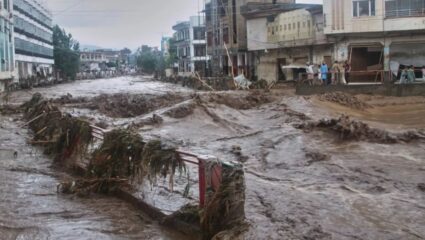 Pakistan Flood : पाकिस्तान आणि POK मध्ये पावसाचा हाहा:कार; पूर-भूस्खलनामुळे ३२ जणांचा मृत्यू, अनेक बेपत्ता