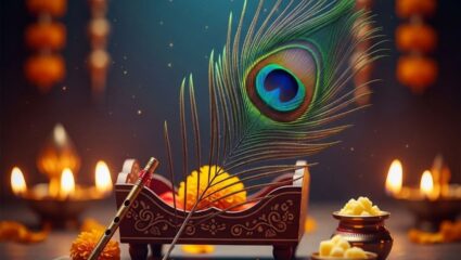 Janmashtami: जन्माष्टमीला मोरपंख चमकवेल तुमचे नशीब, जाणून घ्या फायदे आणि उपाय