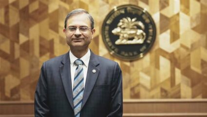 RBI Repo Rate : आरबीआयने सर्वसामान्यांना दिला धक्का! गृहकर्जाच्या EMI वर काय परिणाम होणार? वाचा एका क्लिकवर