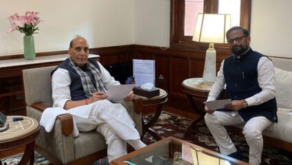 नेक्स्ट जनरेशन डिस्ट्रॉयर प्रकल्प ‘या’ कंपनीला द्या; नरेश म्हस्के यांची राजनाथ सिंग यांच्याकडे मागणी