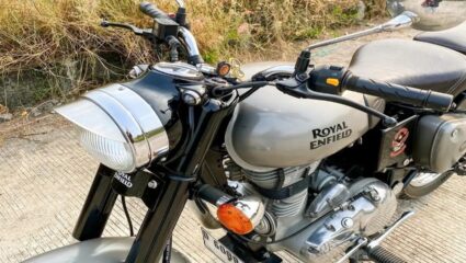 Royal Enfield खरेदी करण्यासाठी ग्राहकांनी गर्दी, गेल्या महिन्यात 88000 स्कूटरची विक्री, काय आहेत किंमत?