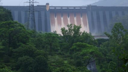 कोयना धरणाचे ६ वक्र दरवाजे ३ फूट उघडणार; २१ हजार ३०० क्युसेक्स विसर्ग सुरू होणार