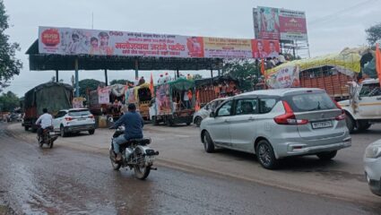 Maratha Andolan : खेड टोलनाक्यावर वाहतूक धीम्या गतीने; शेकडो वाहनांची मार्गावर गर्दी