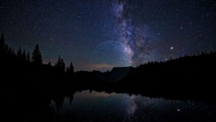 आजची रात्र खास ठरणार! अवकाशात पाहायला मिळणार ‘Black Moon’ चा दुर्मीळ नजारा
