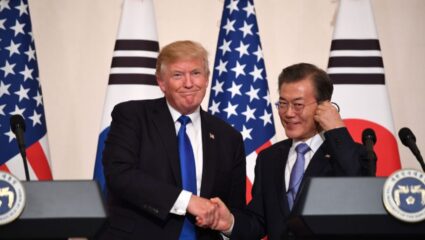 Trump Tarrif : दक्षिण कोरियाला दिलासा; अमेरिकेने ‘इतक्या’ टक्क्यांनी कमी केला कर