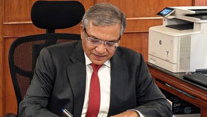 मुख्य निवडणूक आयुक्तांना किती पगार मिळतो माहिती आहे का? मग ही बातमी एकदा वाचाच