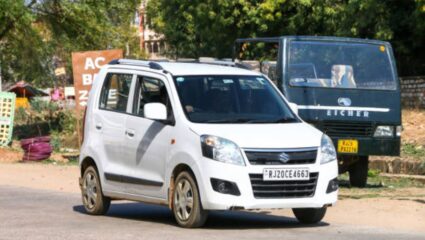 34 KM चा मायलेज देणाऱ्या ‘या’ कारला ग्राहकांनी घेतले डोक्यावर, किंमत 6 लाखांपेक्षा कमी
