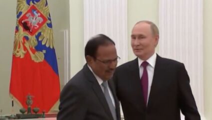 NSA अजित डोवालने मॉस्कोमध्ये घेतली पुतीनची भेट, रशियन राष्ट्रपतीशी ‘या’ मुद्द्यांवर चर्चा