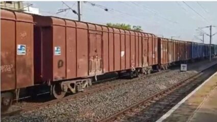 Railway : “काळ आला पण वेळ आली नव्हती” ; मालगाडीचं कपलिंग तुटलं अन्…. रेल्वेपायलटच्या प्रसंगावधाने अनर्थ टळला