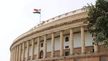 Raigad News : “जनतेच्या मूलभूत हक्कांवर गदा…”, जनसुरक्षा विधेयकाला विरोध, स्वातंत्र्य दिनाच्या पूर्वसंध्येला ७८ ठिकाणी निदर्शने
