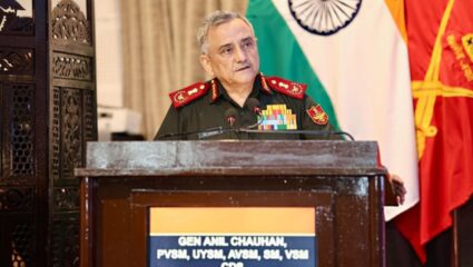‘शांतता हवी असेल, तर युद्धासाठी तयार राहा’, CDS Anil Chauhan यांचा पाकिस्तानला थेट इशारा