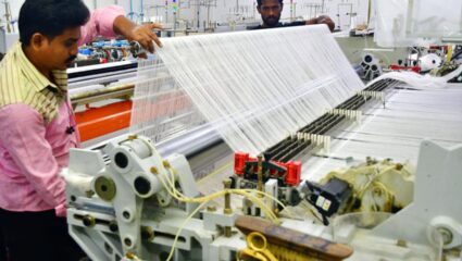 अमेरिकेच्या टॅरिफ दरम्यान कापड निर्यात वाढवण्यासाठी भारत ४० देशांमध्ये विशेष मोहीम राबवणार, जाणून घ्या रणनीती