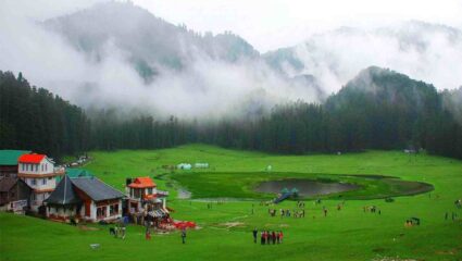 Travel News : घर-ऑफिसच्या तणावातून हवाय ब्रेक तर मग आवर्जून भेट द्या भारतातील ‘या’ सुंदर डेस्टिनेशन्सना