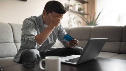 Cyber Crime : शेअर ट्रेडिंगच्या बहाण्याने दोघांची फसवणूक; सायबर चोरट्यांनी लाखो रुपयांना घातला गंडा