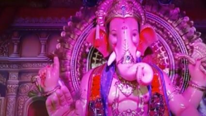 Ambernath News : श्री सेलवा विनायक मित्र मंडळाचा आकर्षक देखावा, पुरातन मंदिरशैलीचा अप्रतिम अनुभव