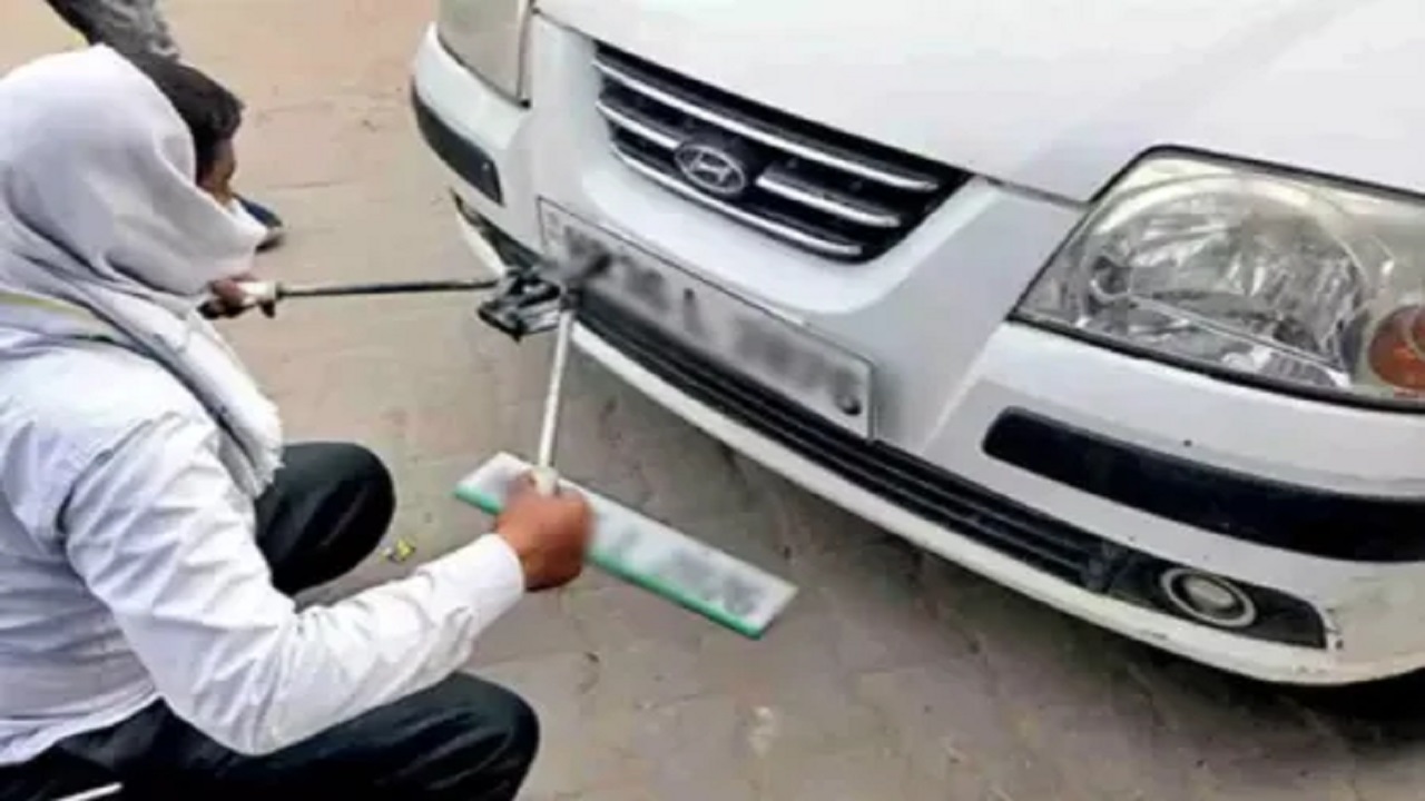 HSRP नंबर प्लेटसाठी ऑनलाईन आवश्यक माहिती भरल्यानंतर, तुम्हाला नोंदणी प्रक्रिया पूर्ण करावी लागेल आणि ऑनलाईन पेमेंट करावे लागेल. 