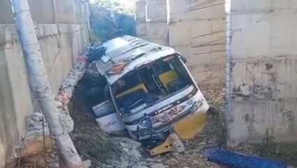 J&K Accident: अमरोह्याहून वैष्णोदेवीला जाणाऱ्या बसचा मोठा अपघात, एका भाविकाचा मृत्यू तर ४० जण जखमी
