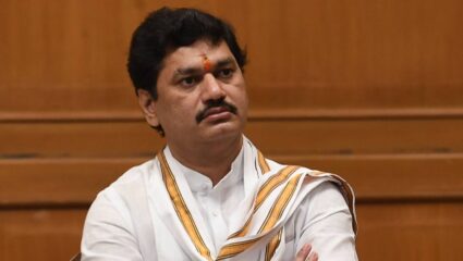 Dhananjay Munde News: मुंबईत १६ कोटींचे आलिशान घर, तरीही सोडवेना सरकारी बंगला…; धनंजय मुंडे खोटं बोलले?