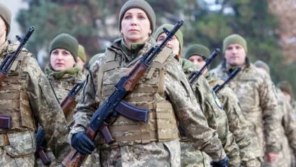Russia Ukraine war: युक्रेन-रशिया युद्धात महिलांचा लक्षणीय सहभाग; १ लाखांवर पोहोचली महिला सैनिकांची संख्या