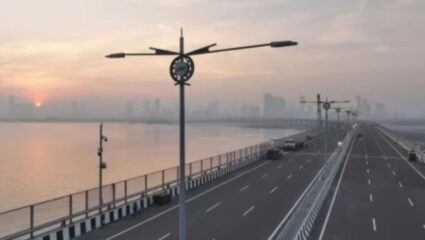 Mumbai News:मुंबईकरांसाठी मोठी बातमी! मनसेच्या प्रयत्नानंतर अटल सेतूवरील इलेक्ट्रिक वाहनांना टोलमुक्त प्रवासाची सोय