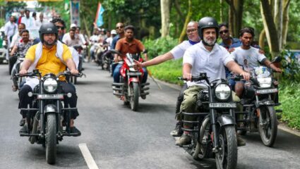 Vote Adhikar Yatra: राहुल गांधी-तेजस्वी यादवांच्या यात्रेमुळे वाढली भाजपची धाकधुक; SIR मुळे राजकारण तापणार!