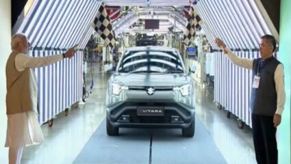 पंतप्रधान मोदींनी Maruti E Vitara ला दाखवला हिरवा झेंडा, जपानसह 100 देशांमध्ये निर्यात होणार, जाणून घ्या किंमत आणि फिचर्स