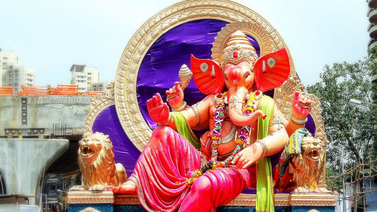 मंडळाचं यंदा 58 वर्षांची परंपराआहे. मानाच्या गणपतींपैकी एक म्हणून तेजुकायाच्या राजाला देखीव महत्व दिलं जातं. 