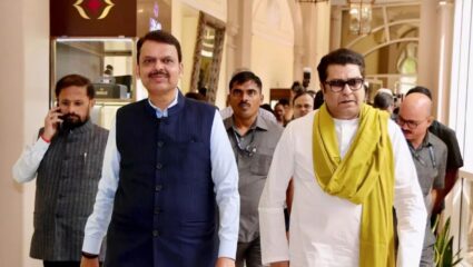 Raj Thackeray CM Fadnavis Meet : राज यांच्या मनात नेमकं काय? वर्षा बंगल्यावर देवेंद्र फडणवीसांसोबत राजकीय खलबत