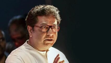 Raj Thackeray Marathi News : राज ठाकरेंचा पदाधिकाऱ्यांना सूचक इशारा; महापालिकेच्या तयारीला लागा..युतीबाबत लवकरच..