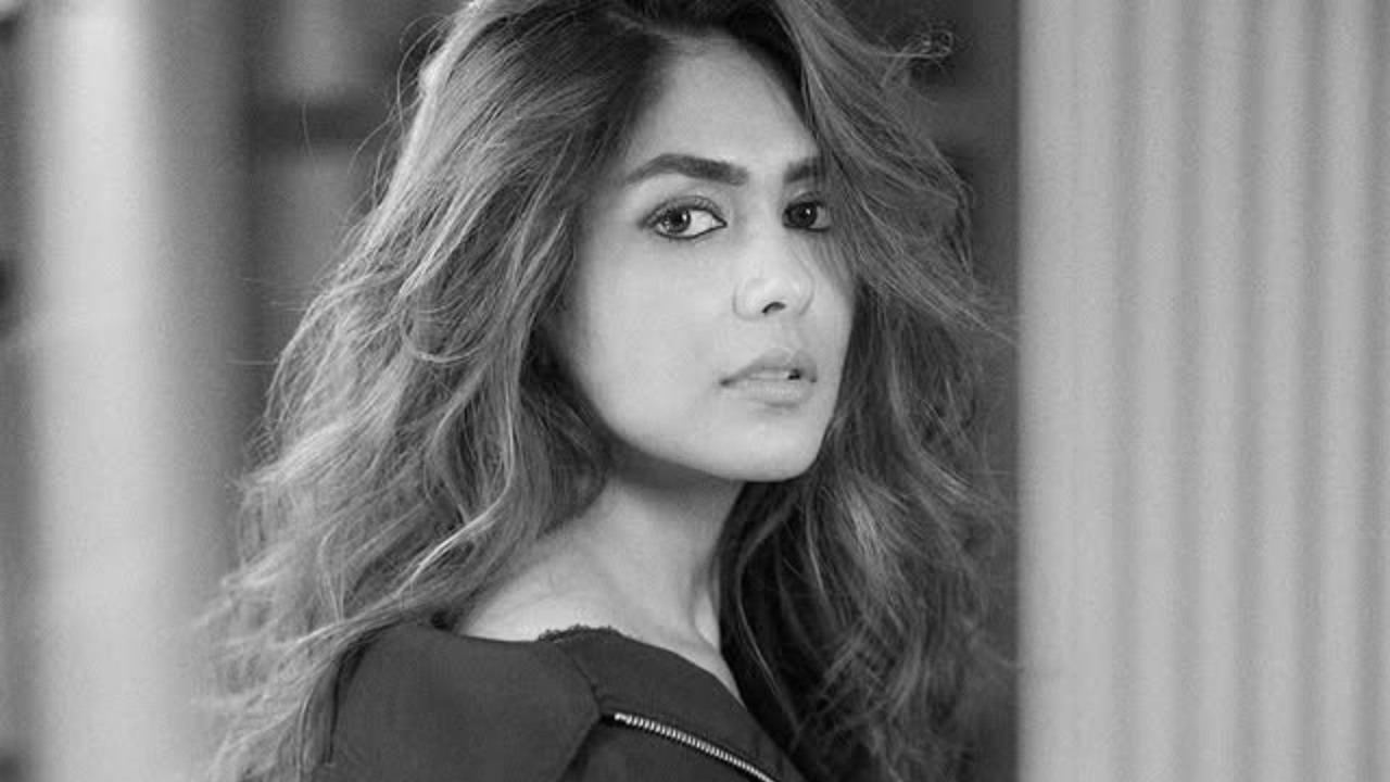 तिचे रुबाबदार डोळे, तिचे सुंदर हसणे पाहून चाहते घायाळ झाले आहेत. 