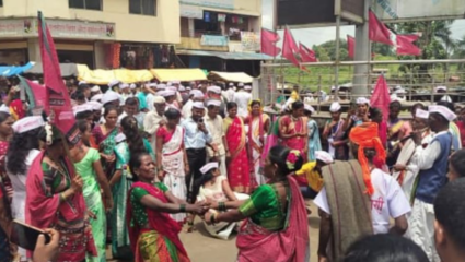 मोखाड्यात जागतिक आदिवासी दिनाचा उत्साह! शेकडो समाजबांधवांच्या उपस्थितीत पार पडला कार्यक्रम